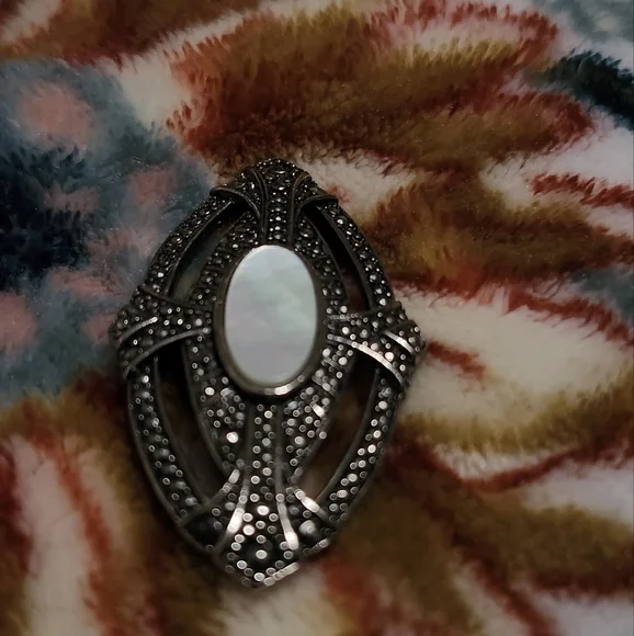 Vintage Mother Of Pearl Brooch Pin - Picture 5 of 10